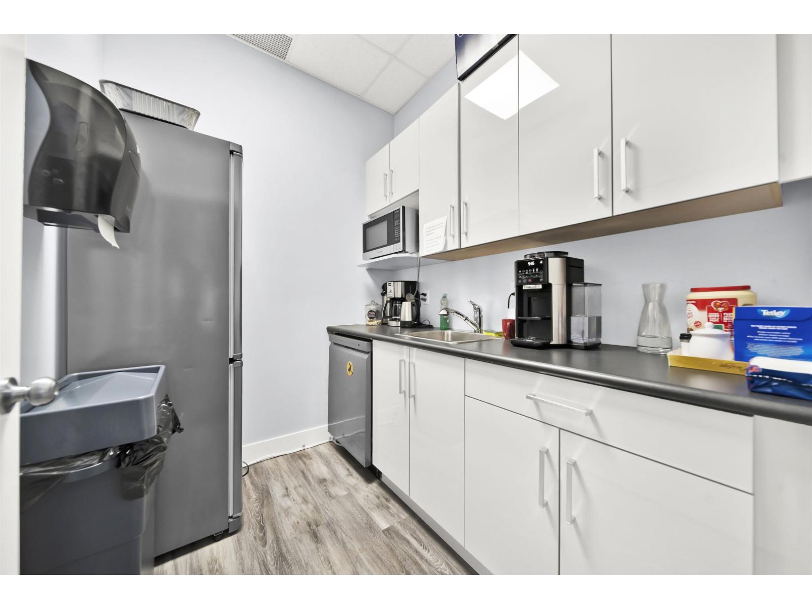 206&207 32615 South Fraser Way, Abbotsford, British Columbia  V2T 1X8 - Photo 12 - C8076455