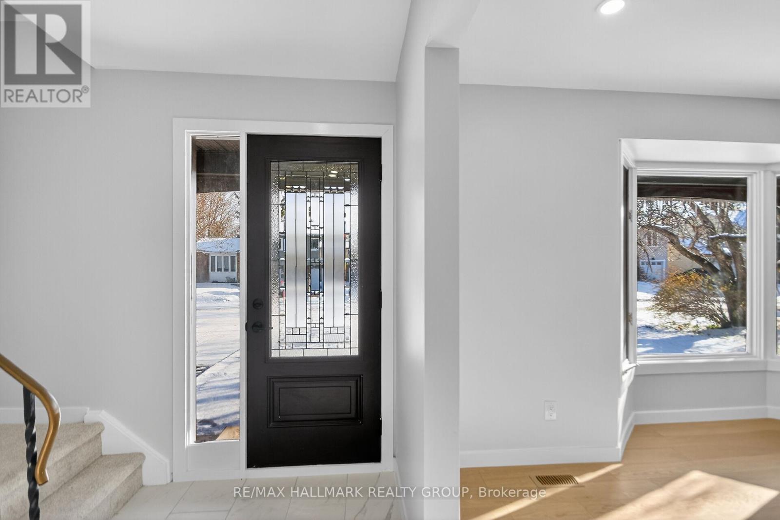 15 Scharf Lane, Ottawa, Ontario  K2L 2K3 - Photo 4 - X12815820