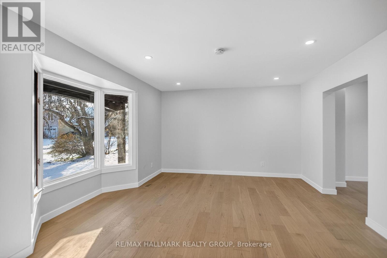 15 Scharf Lane, Ottawa, Ontario  K2L 2K3 - Photo 5 - X12815820