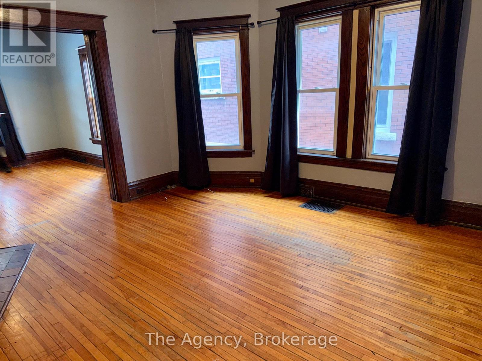 28 Grove Street, Welland, Ontario  L3B 4B4 - Photo 10 - X12815898