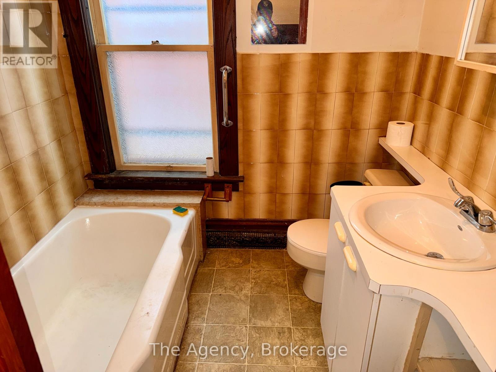 28 Grove Street, Welland, Ontario  L3B 4B4 - Photo 12 - X12815898