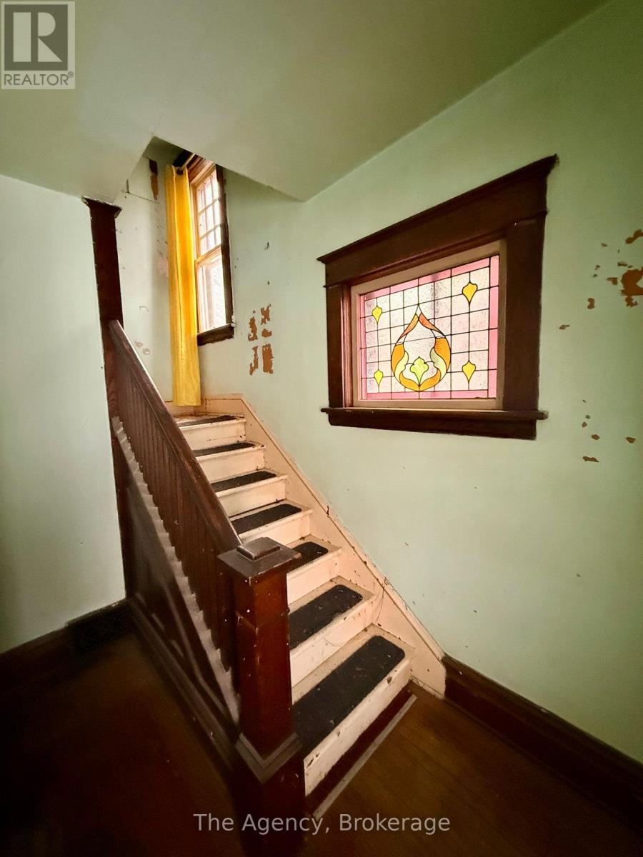 28 Grove Street, Welland, Ontario  L3B 4B4 - Photo 18 - X12815898