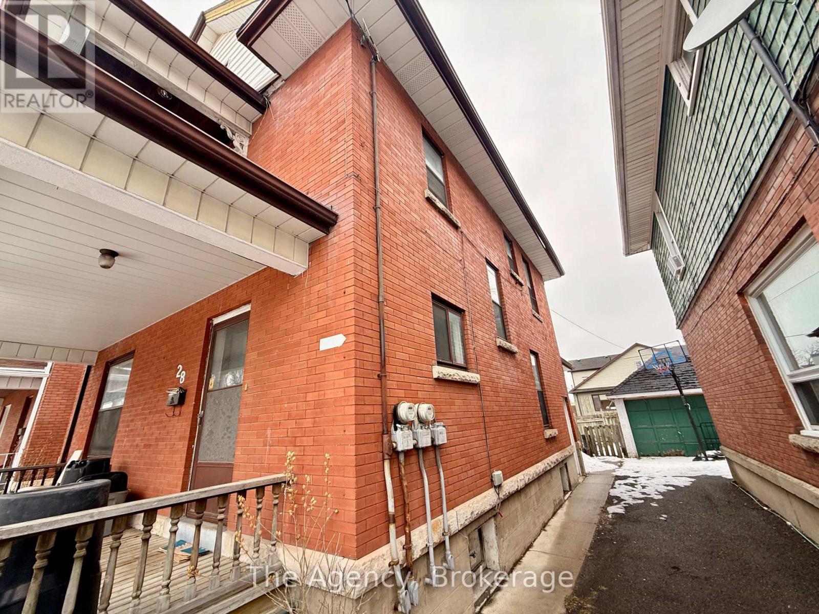 28 Grove Street, Welland, Ontario  L3B 4B4 - Photo 2 - X12815898