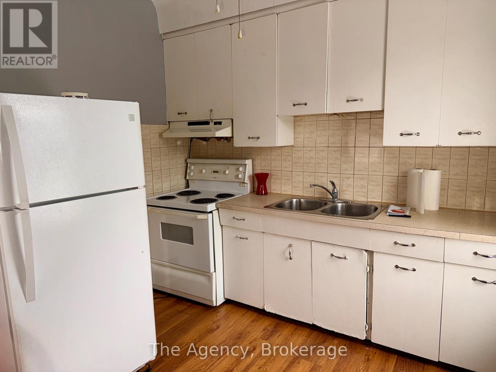 28 Grove Street, Welland, Ontario  L3B 4B4 - Photo 22 - X12815898