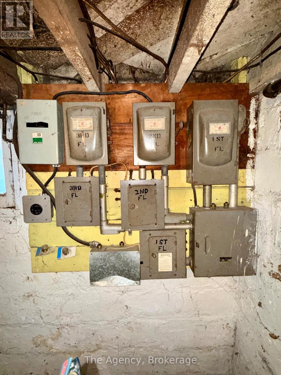 28 Grove Street, Welland, Ontario  L3B 4B4 - Photo 36 - X12815898