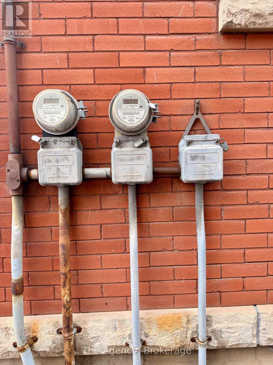 28 Grove Street, Welland, Ontario  L3B 4B4 - Photo 4 - X12815898