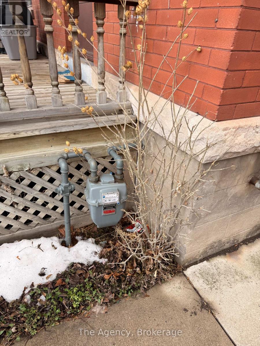 28 Grove Street, Welland, Ontario  L3B 4B4 - Photo 5 - X12815898