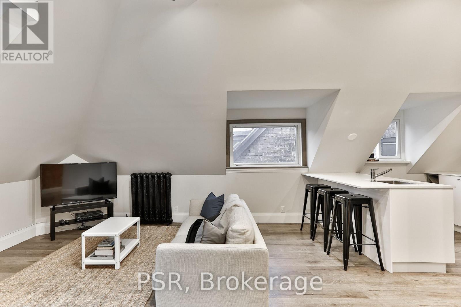 Upper - 264 Dovercourt Road, Toronto (Little Portugal), Ontario  M6J 3E1 - Photo 5 - C12815908