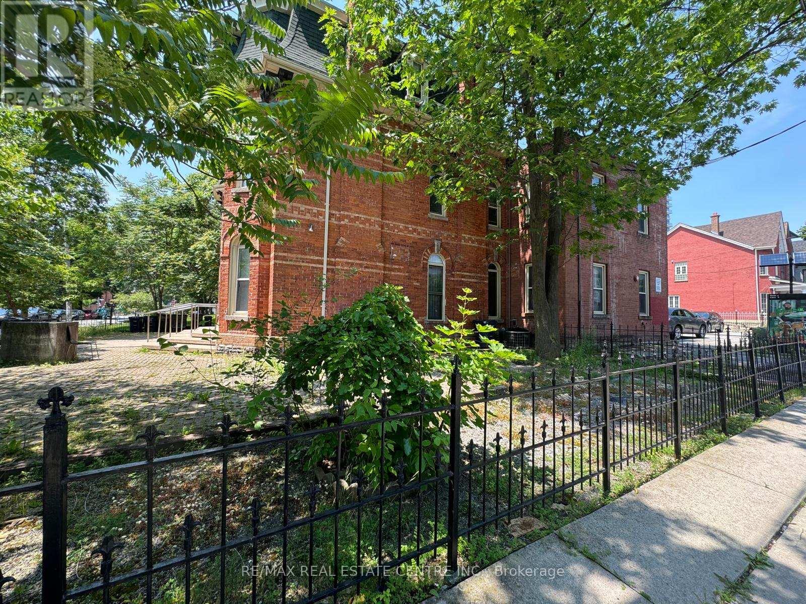 28 Cecil Street, Toronto, Ontario  M5T 1N3 - Photo 3 - C12815928