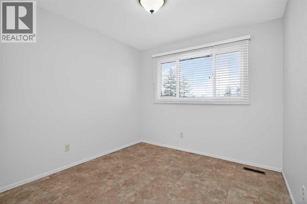 637 Whitewood Road Ne, Calgary, Alberta  T1Y 4A1 - Photo 11 - A2286203