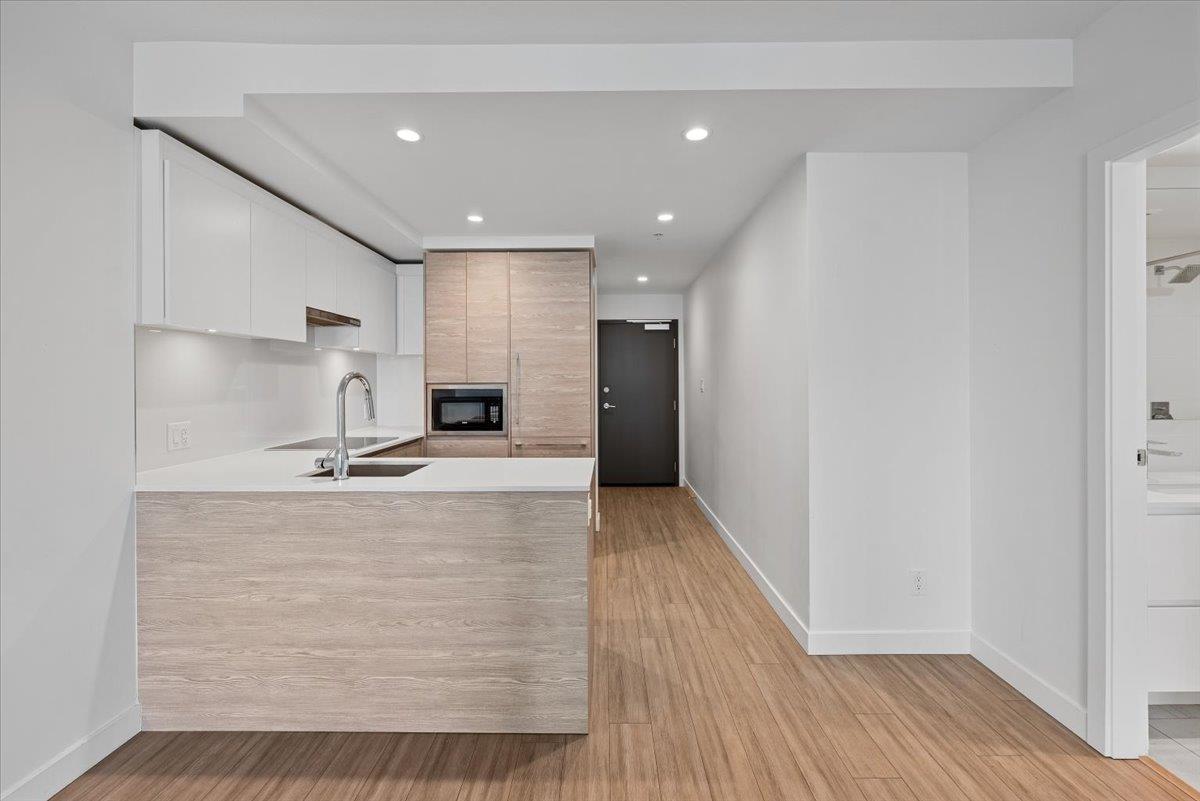 1005 13655 FRASER HIGHWAY, Surrey, British Columbia