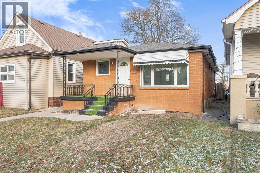 1510 Langlois, Windsor, Ontario N8X 4M2 - Photo 2 - 26003894