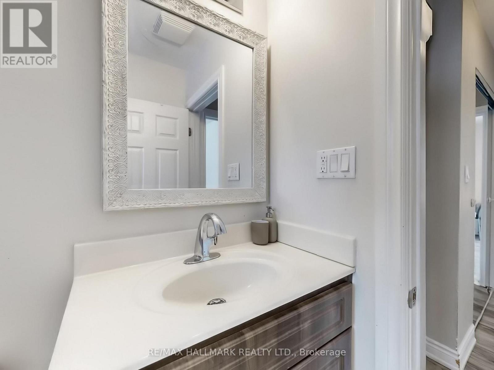 79 Cartier Crescent, Richmond Hill, Ontario  L4C 2N3 - Photo 14 - N12815884