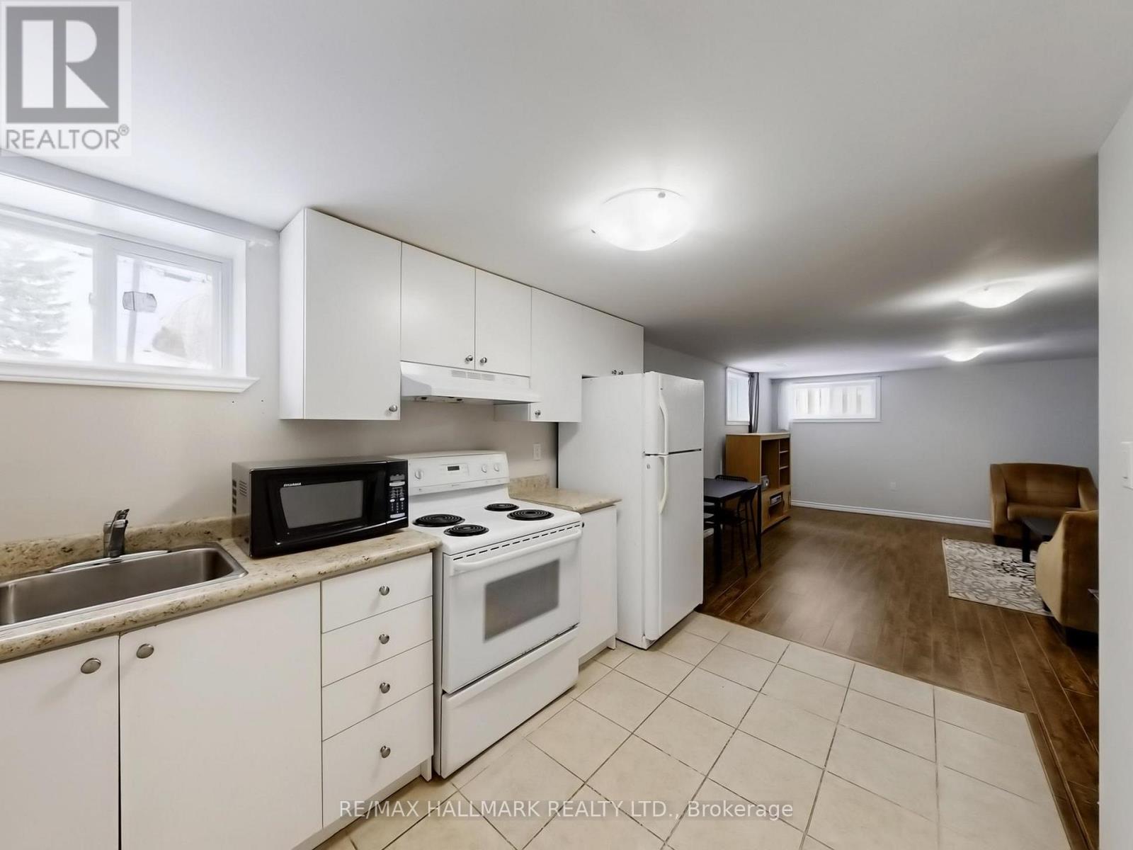 79 Cartier Crescent, Richmond Hill, Ontario  L4C 2N3 - Photo 18 - N12815884