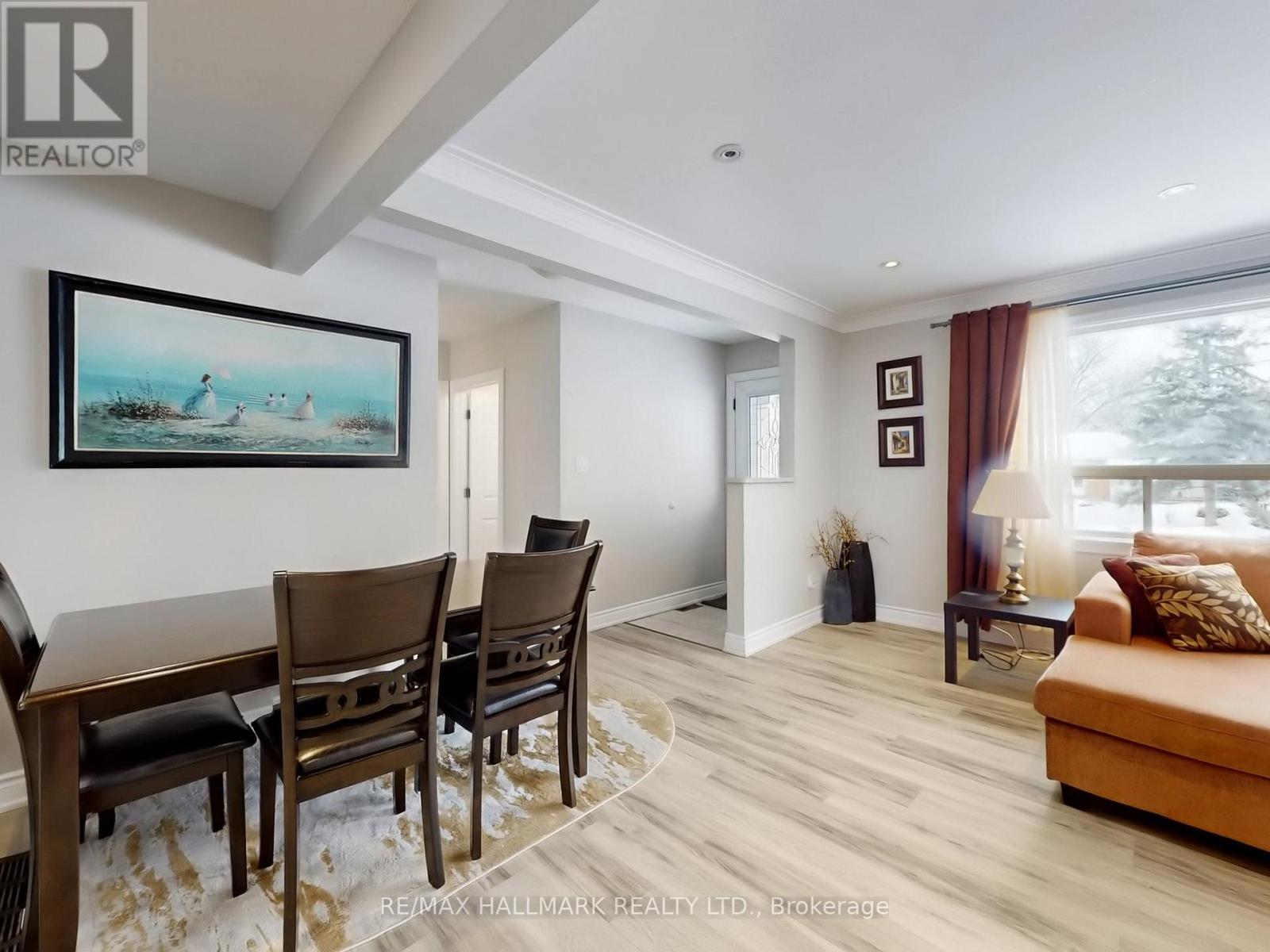 79 Cartier Crescent, Richmond Hill, Ontario  L4C 2N3 - Photo 5 - N12815884