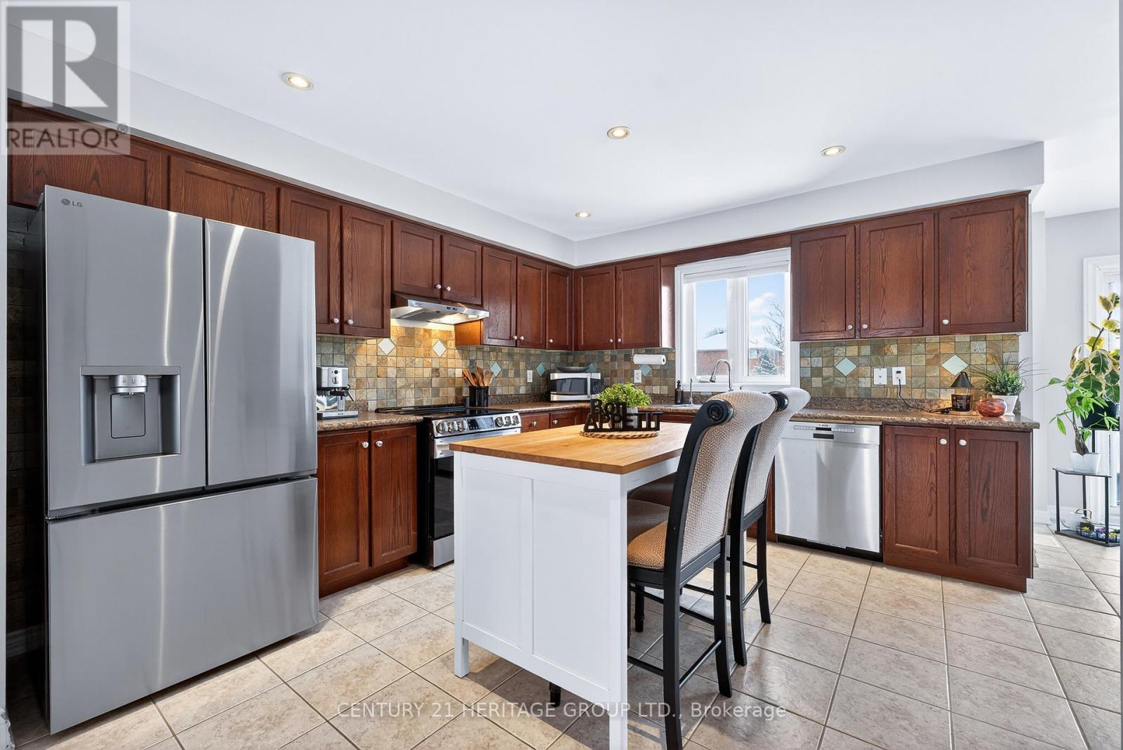 162 Metcalfe Drive, Bradford West Gwillimbury, Ontario  L3Z 0A1 - Photo 10 - N12815962