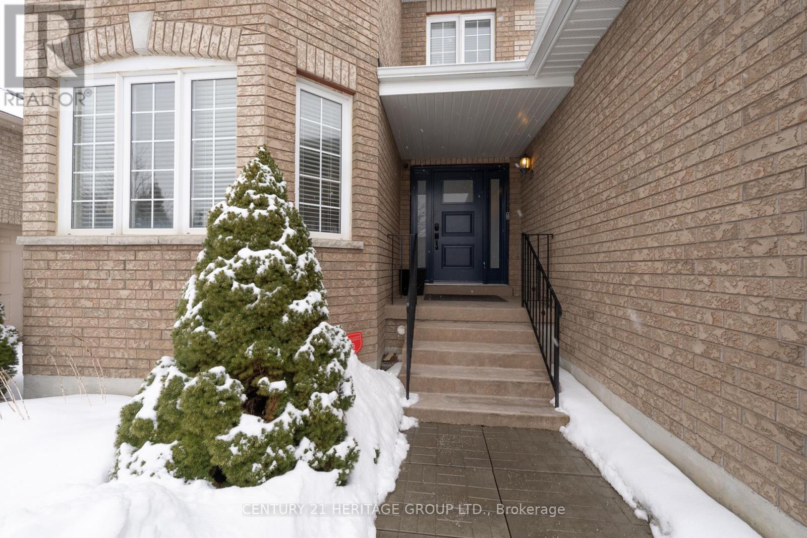 162 Metcalfe Drive, Bradford West Gwillimbury, Ontario  L3Z 0A1 - Photo 2 - N12815962