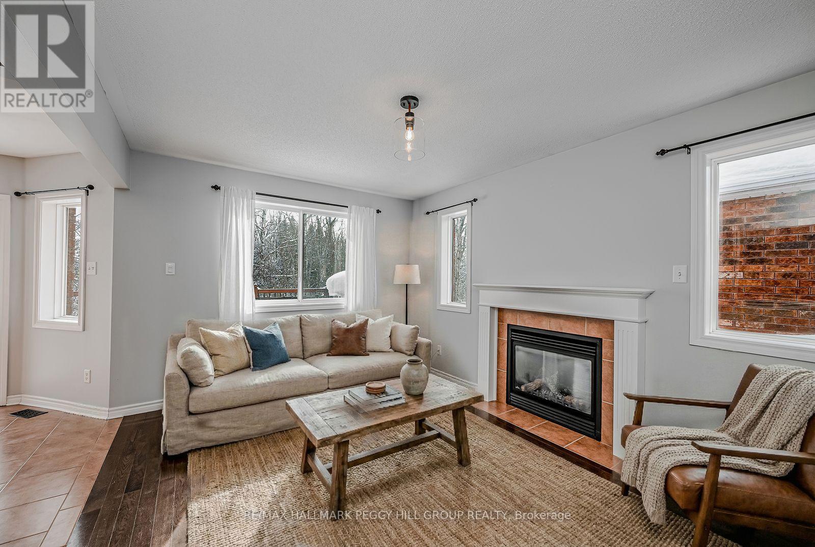 81 Sproule Drive, Barrie, Ontario  L4N 0X5 - Photo 4 - S12815758