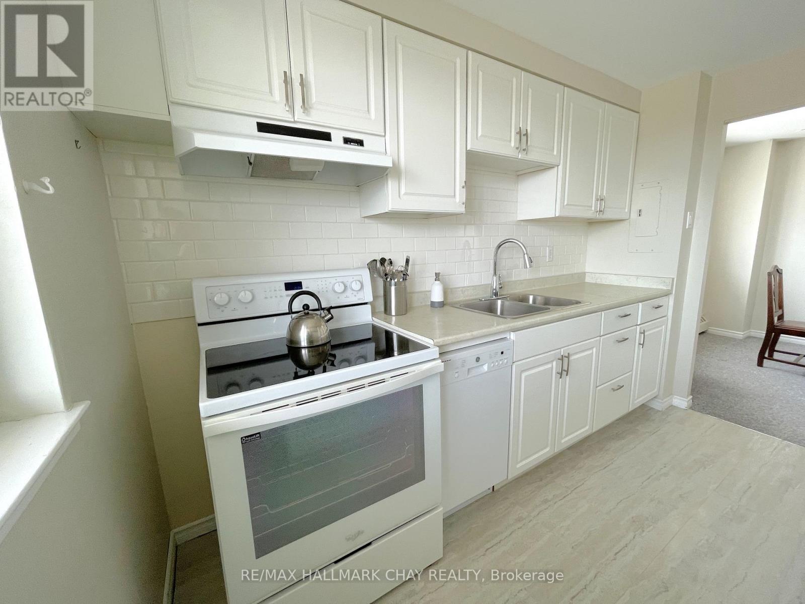 702 - 414 Blake Street, Barrie, Ontario L4M 5J7 - Photo 11 - S12815790