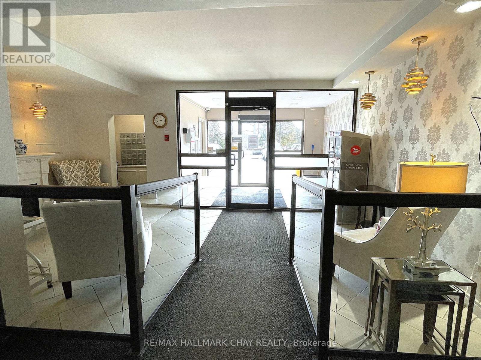 702 - 414 Blake Street, Barrie, Ontario L4M 5J7 - Photo 4 - S12815790