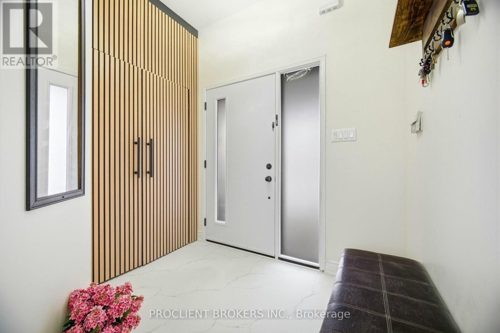 459 Pettit Trail, Milton, Ontario  L9T 6N9 - Photo 4 - W12815772