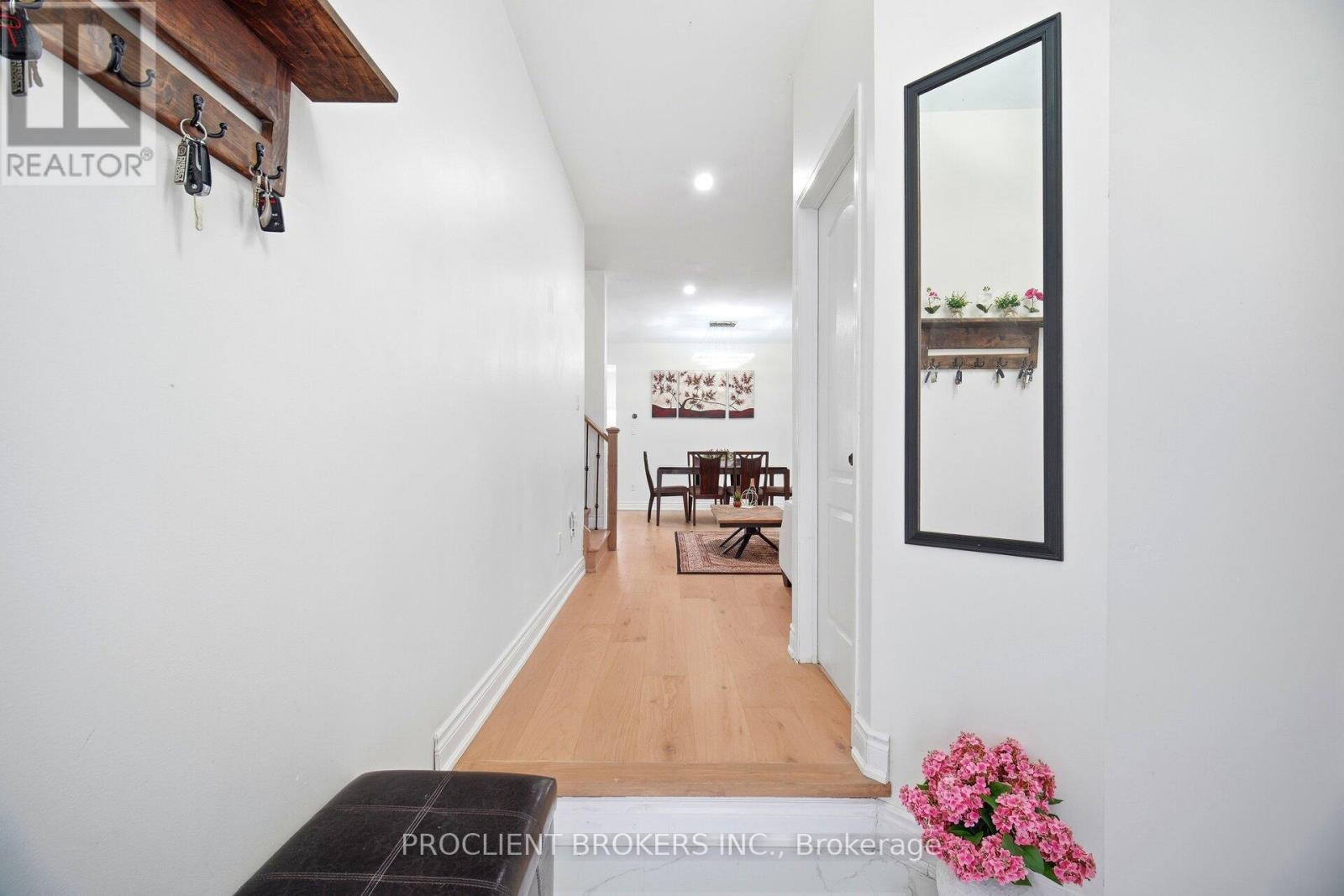 459 Pettit Trail, Milton, Ontario  L9T 6N9 - Photo 5 - W12815772