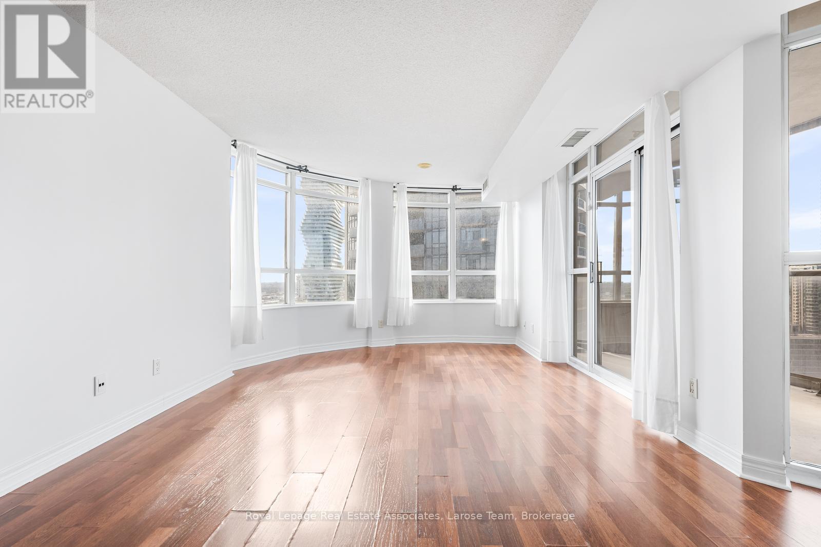 2513 - 310 Burnhamthorpe Road W, Mississauga, Ontario  L5B 4P9 - Photo 10 - W12815842