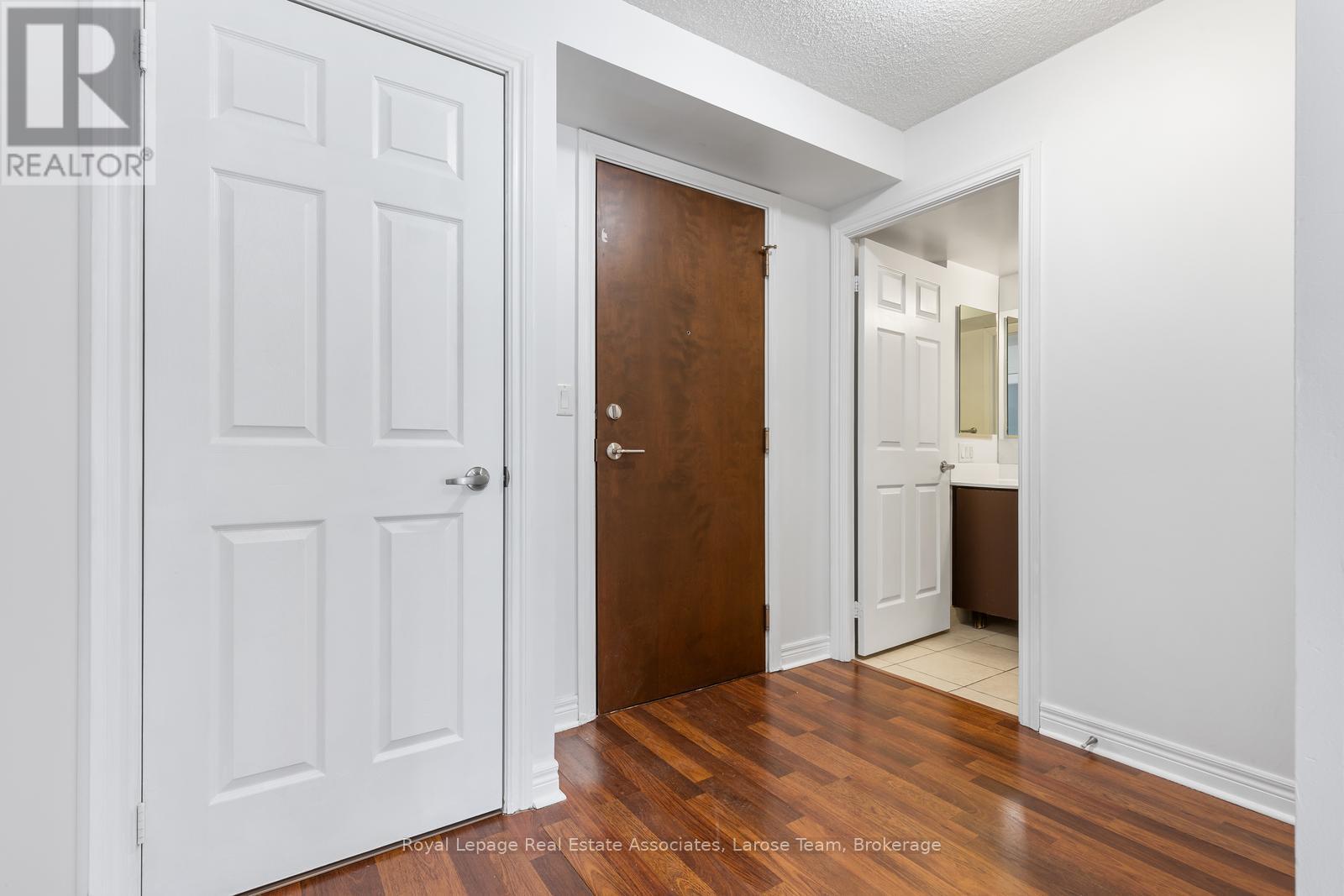 2513 - 310 Burnhamthorpe Road W, Mississauga, Ontario  L5B 4P9 - Photo 2 - W12815842