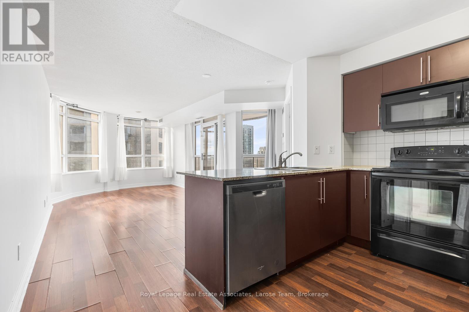 2513 - 310 Burnhamthorpe Road W, Mississauga, Ontario  L5B 4P9 - Photo 3 - W12815842