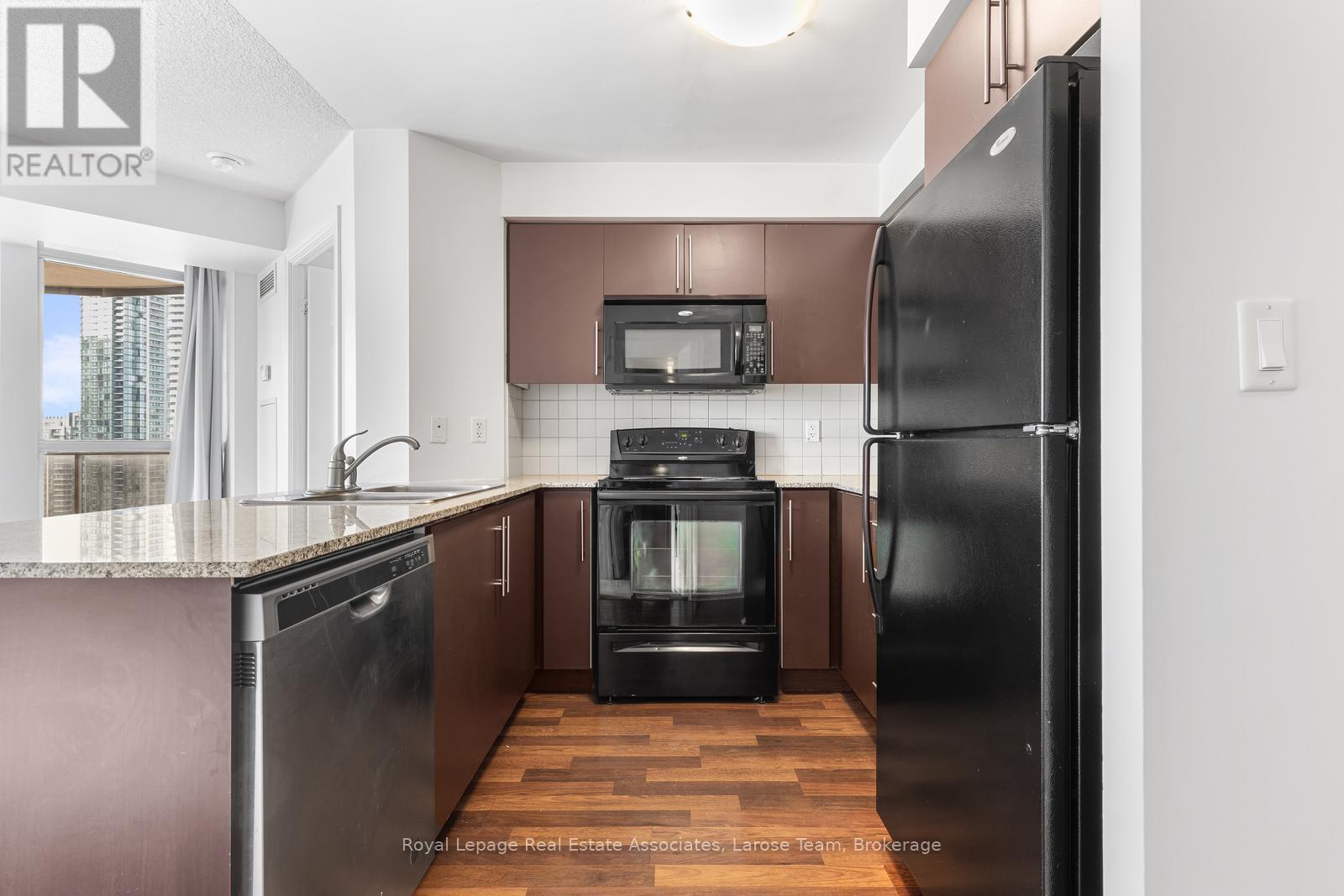 2513 - 310 Burnhamthorpe Road W, Mississauga, Ontario  L5B 4P9 - Photo 7 - W12815842