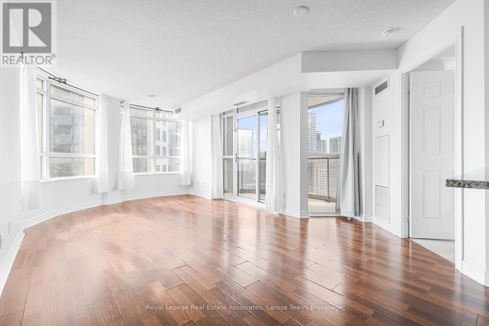 2513 - 310 Burnhamthorpe Road W, Mississauga, Ontario  L5B 4P9 - Photo 9 - W12815842