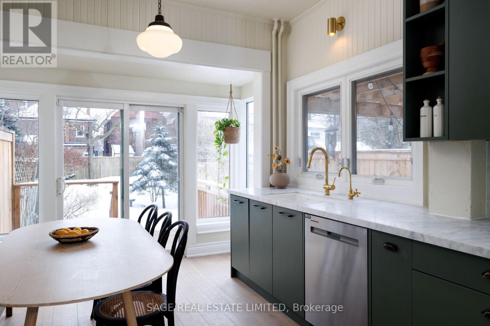 97 Marion Street, Toronto, Ontario  M6R 1E6 - Photo 24 - W12815856