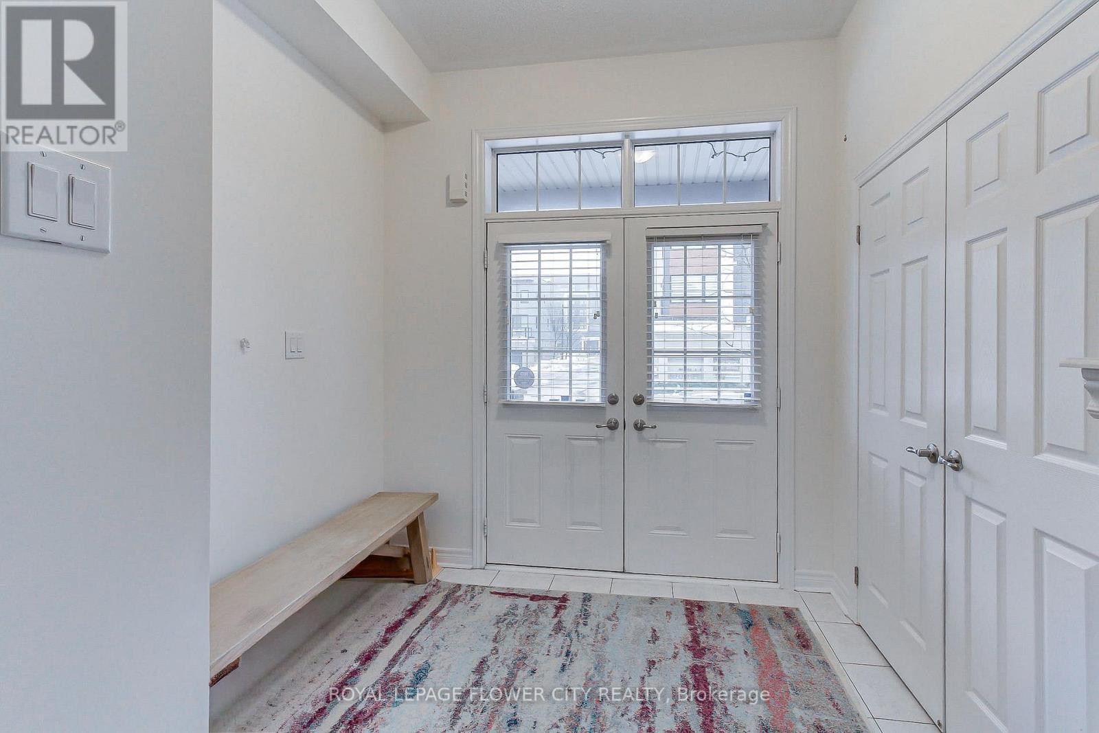 101 Huguenot Road, Oakville, Ontario  L6H 0M3 - Photo 3 - W12815930