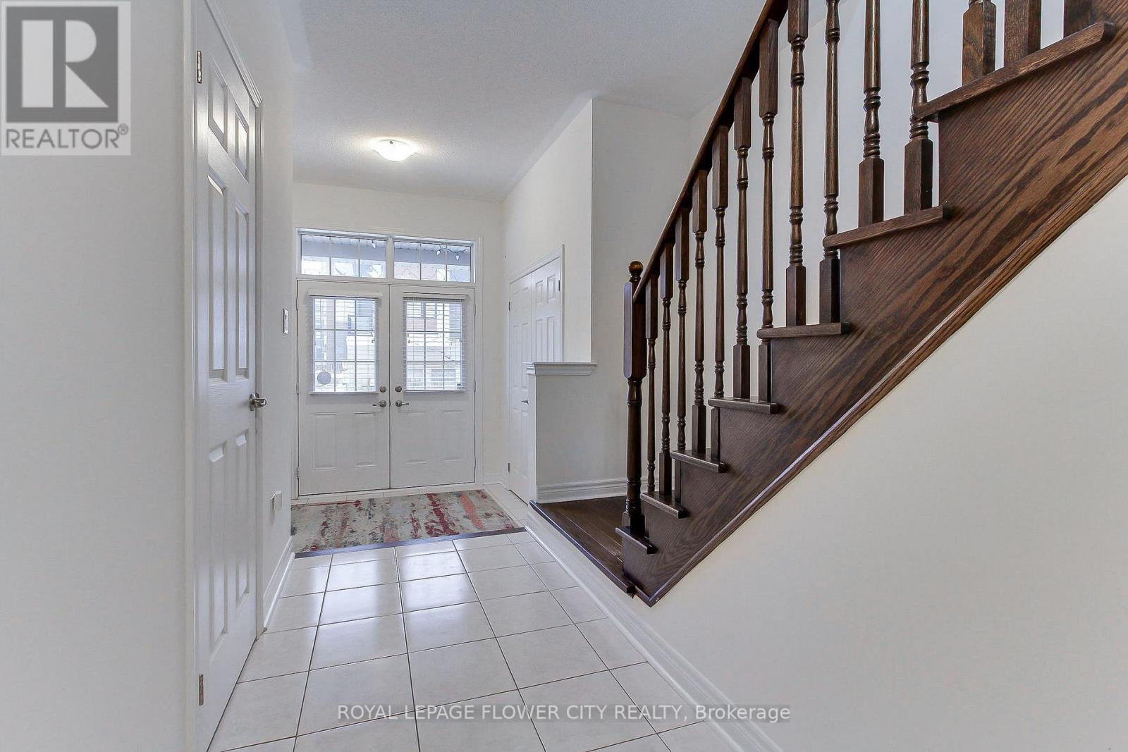 101 Huguenot Road, Oakville, Ontario  L6H 0M3 - Photo 4 - W12815930