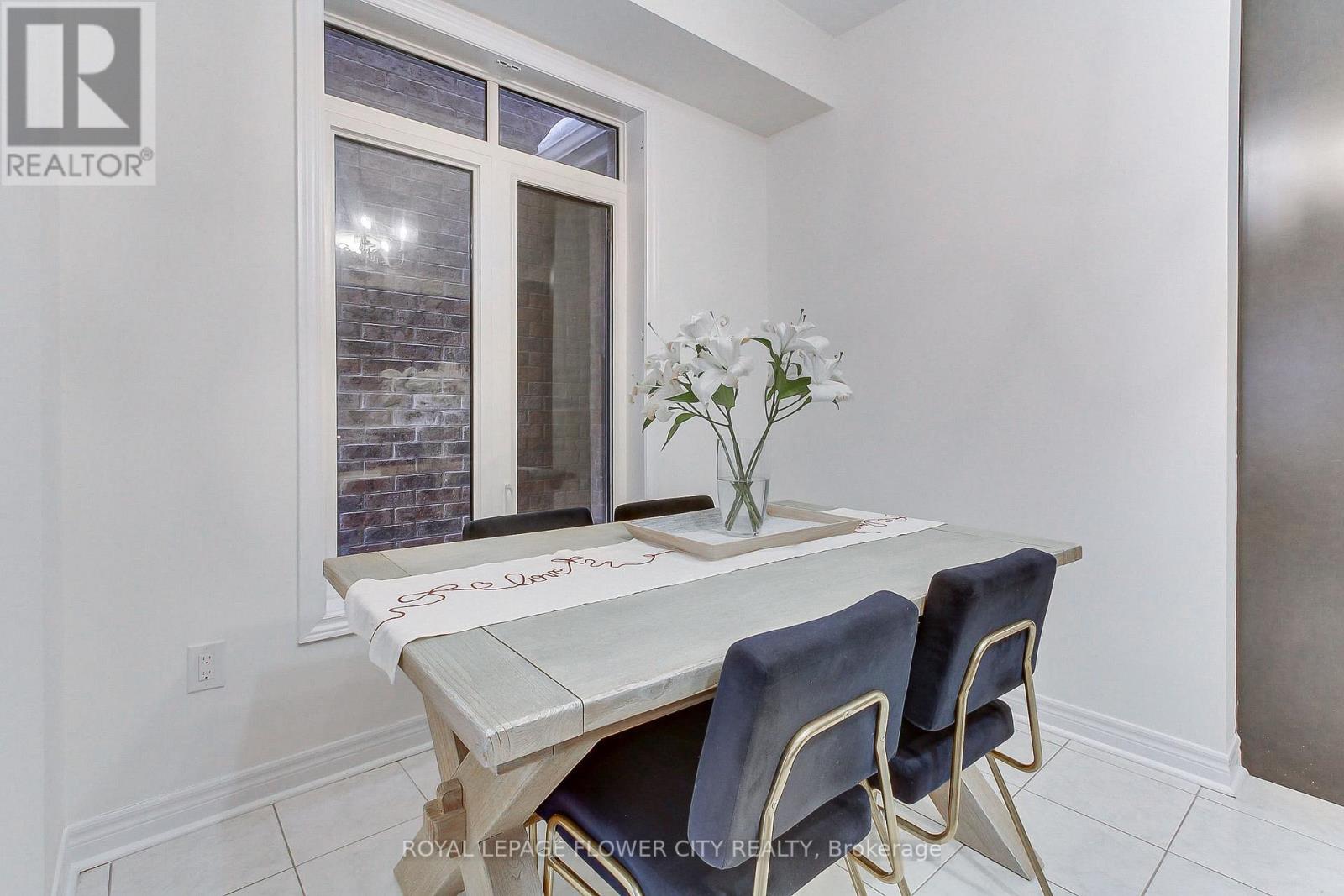 101 Huguenot Road, Oakville, Ontario  L6H 0M3 - Photo 7 - W12815930