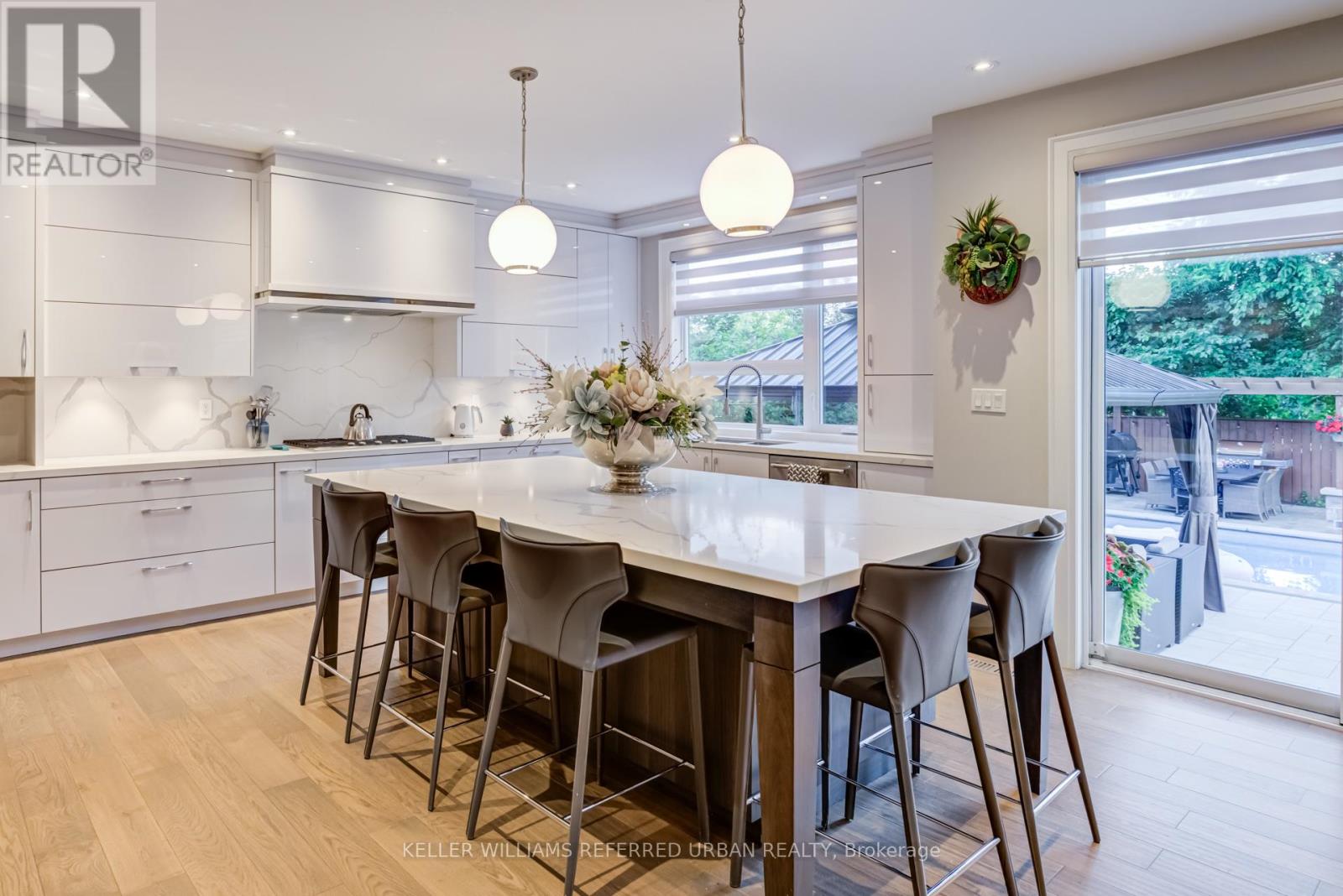 1376 Applewood Road, Mississauga, Ontario  L5E 2M1 - Photo 12 - W12815942