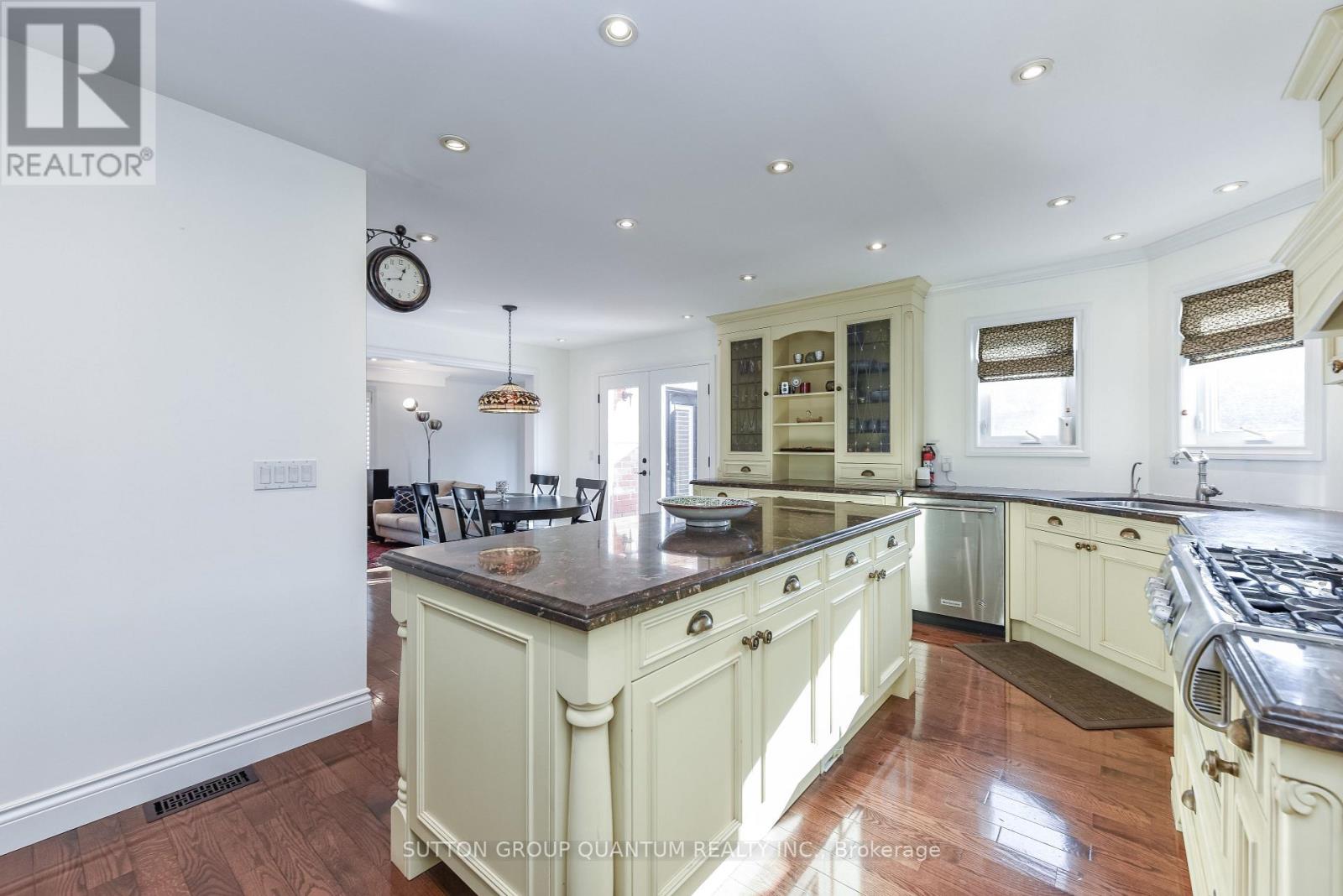 118 Westchester Road, Oakville, Ontario  L6H 6H9 - Photo 15 - W12815964