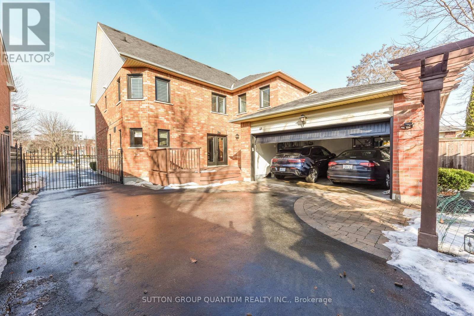 118 Westchester Road, Oakville, Ontario  L6H 6H9 - Photo 4 - W12815964