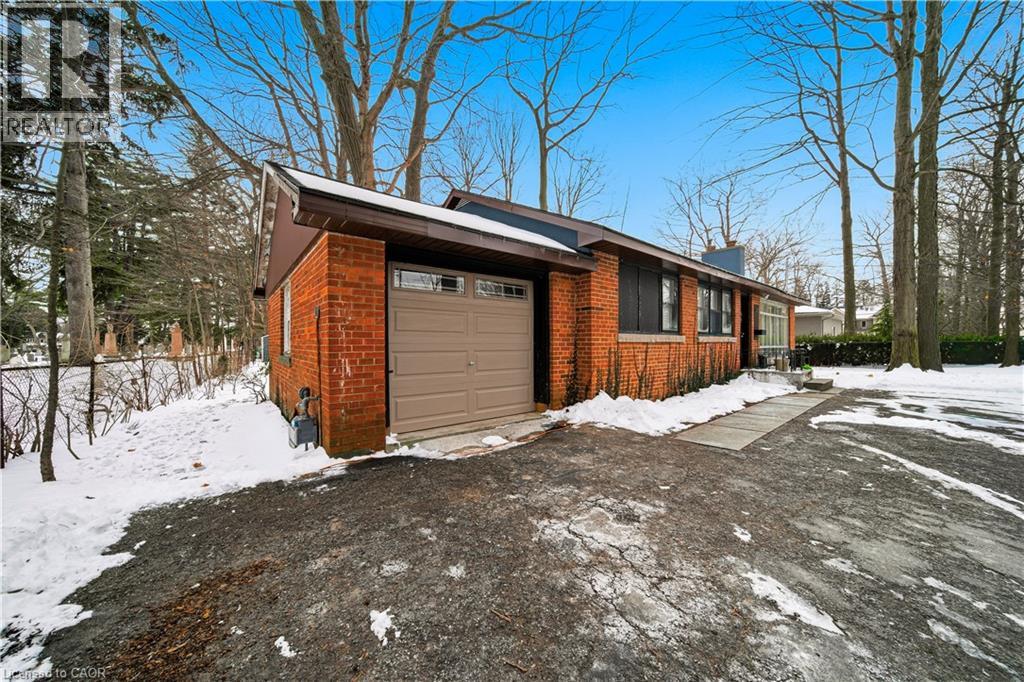 276 LAKESHORE Road W, Oakville, Ontario