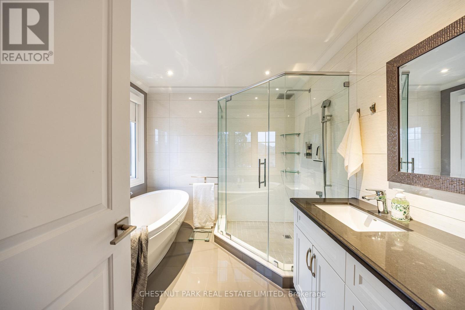 104 Gatestone Drive, Hamilton, Ontario  L8J 3S1 - Photo 23 - X12815750