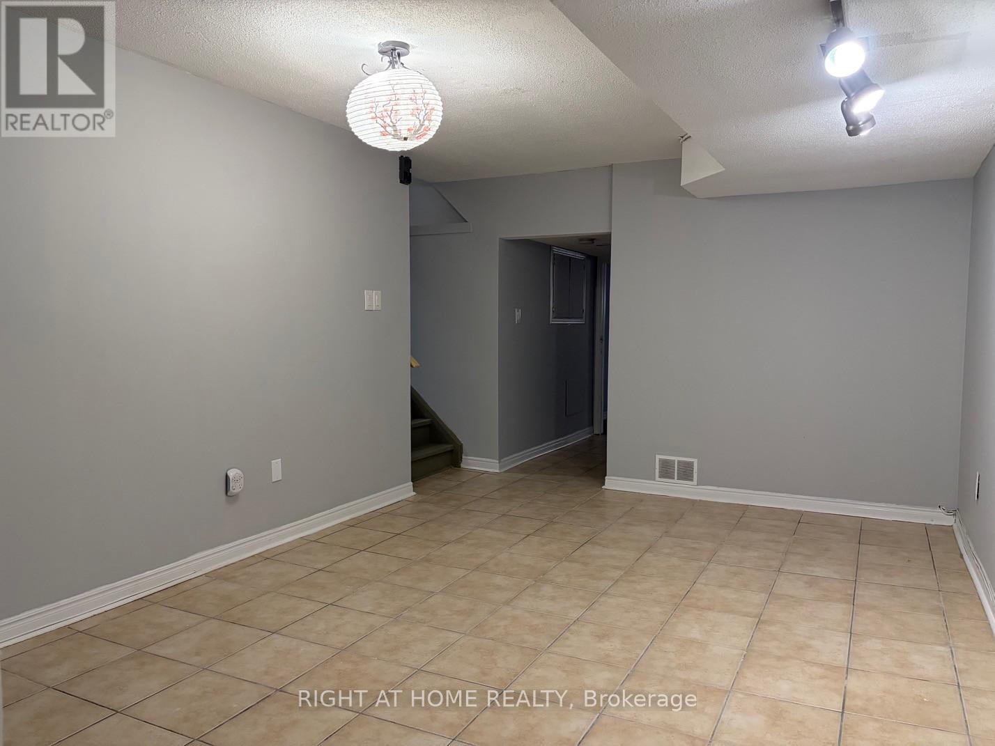 101 Romy Crescent, Thorold, Ontario  L2V 4V2 - Photo 27 - X12815802