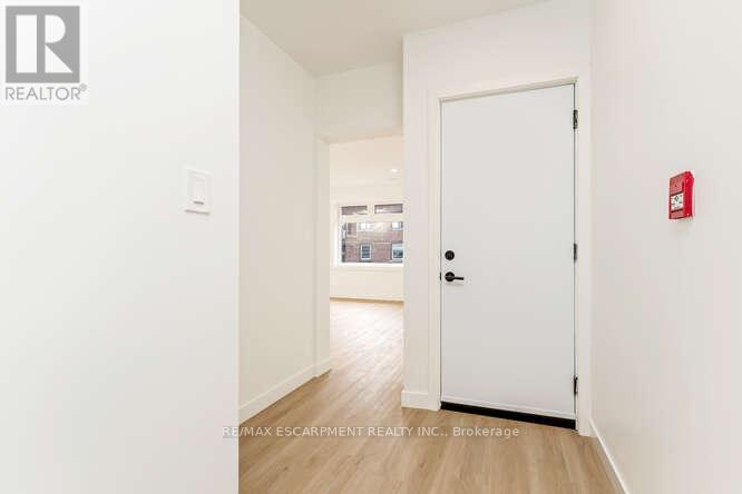 11 - 127 Victoria Avenue S, Hamilton, Ontario  L8N 2S9 - Photo 4 - X12815868