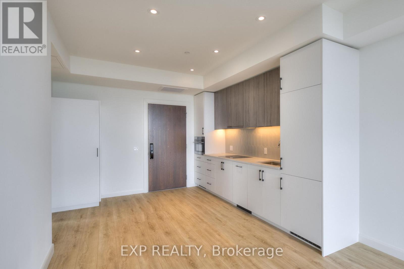 1001 - 741 King Street W, Kitchener, Ontario  N2G 0E9 - Photo 2 - X12815888
