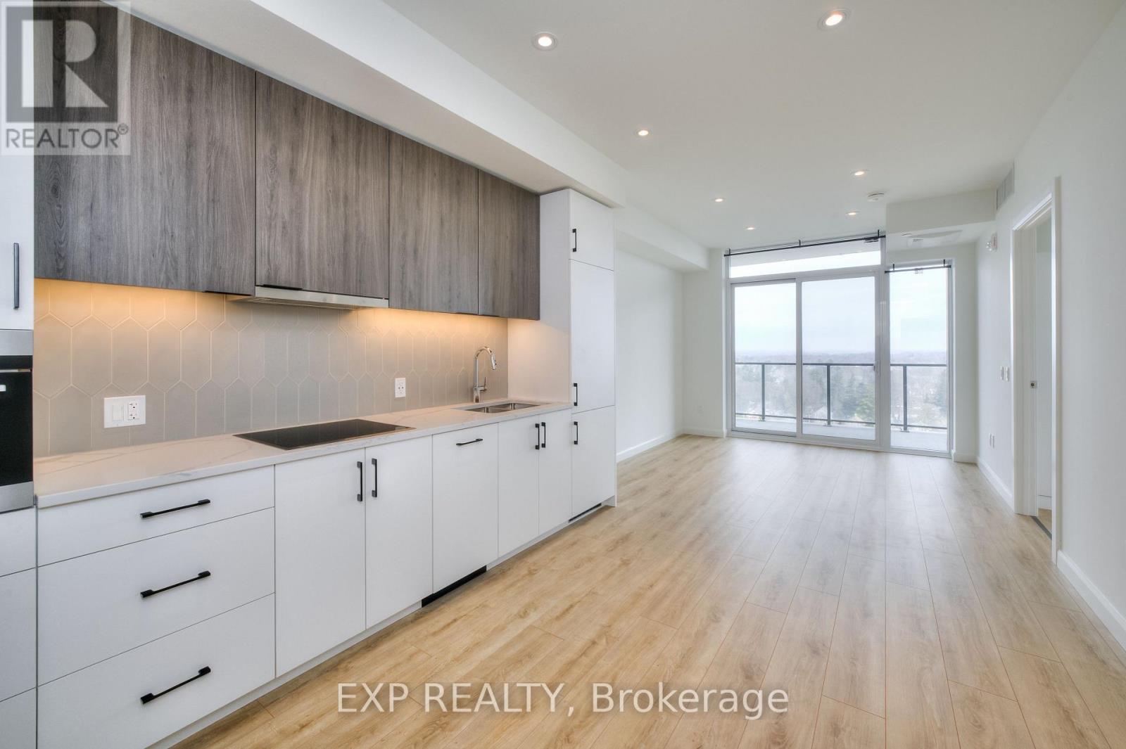 1001 - 741 King Street W, Kitchener, Ontario  N2G 0E9 - Photo 3 - X12815888