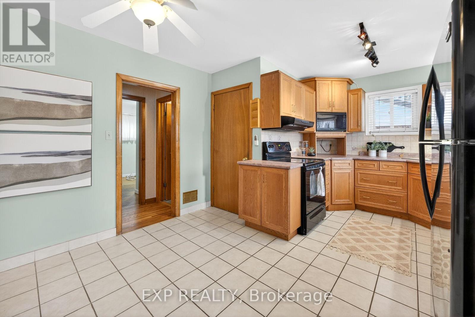 126 West 4th Street, Hamilton, Ontario  L9C 3N2 - Photo 3 - X12815926