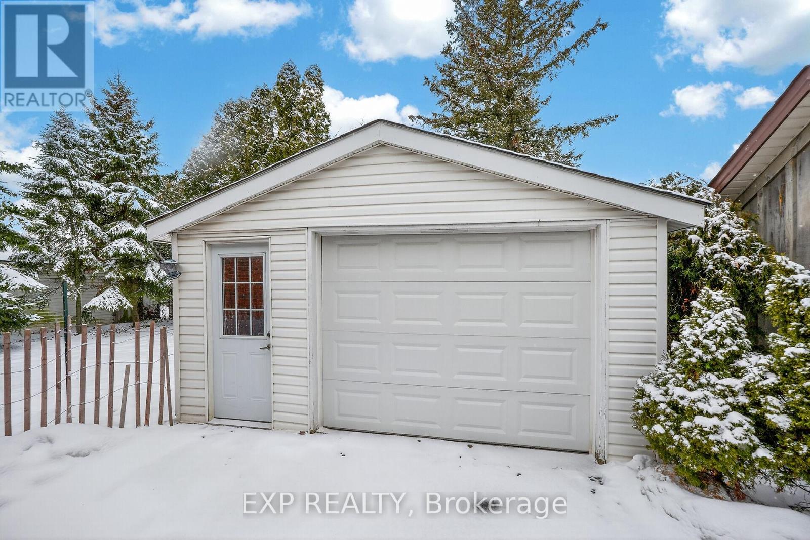 126 West 4th Street, Hamilton, Ontario  L9C 3N2 - Photo 35 - X12815926