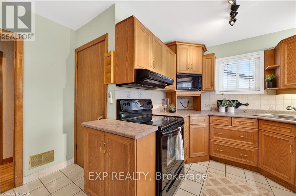 126 West 4th Street, Hamilton, Ontario  L9C 3N2 - Photo 8 - X12815926