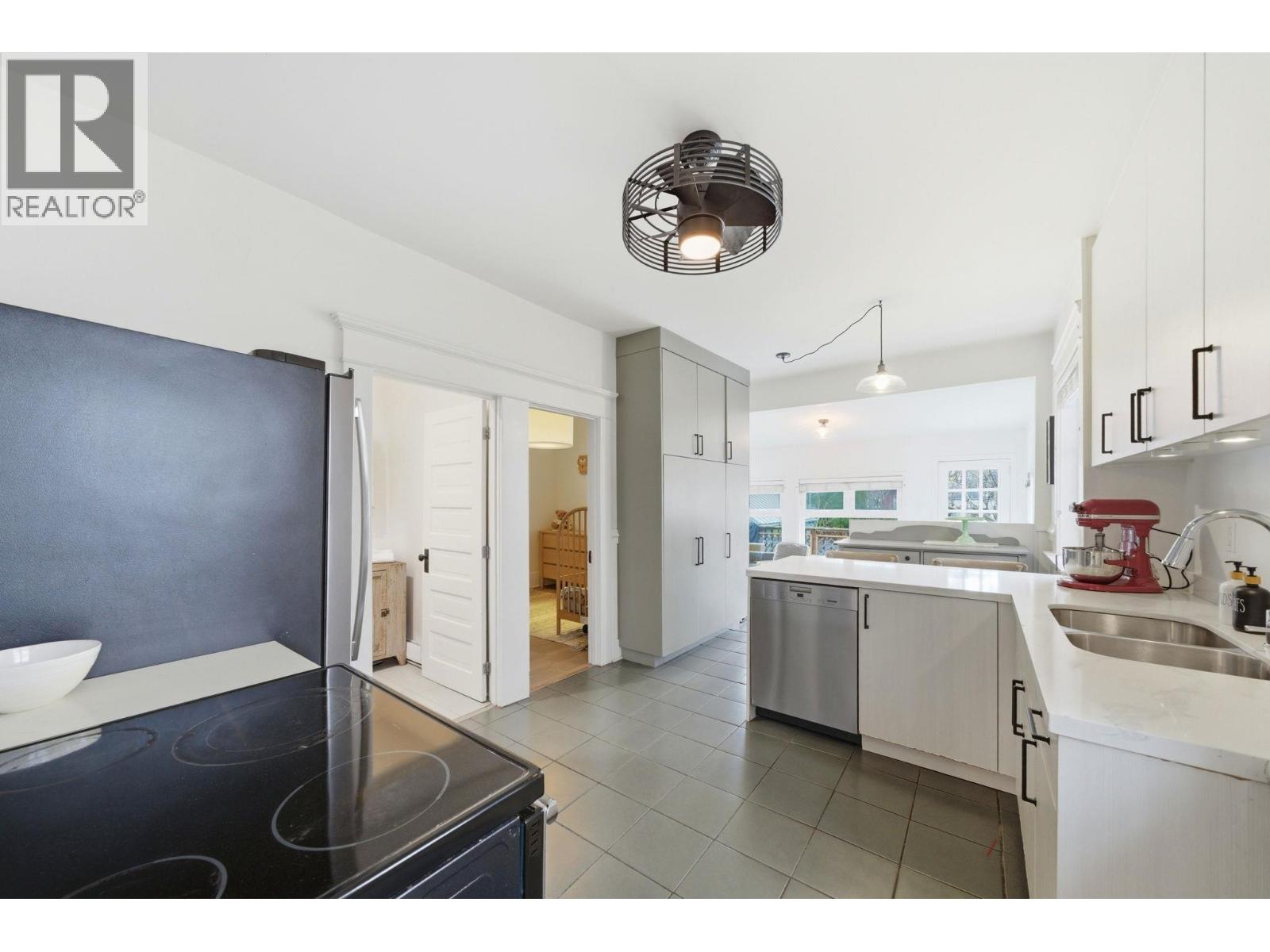 1944 Charles Street, Vancouver, British Columbia  V5L 2T9 - Photo 6 - R3092657