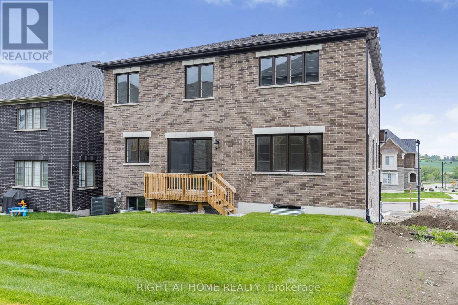 59 Cunningham Drive, Bradford West Gwillimbury, Ontario  L0G 1B0 - Photo 2 - N12807250