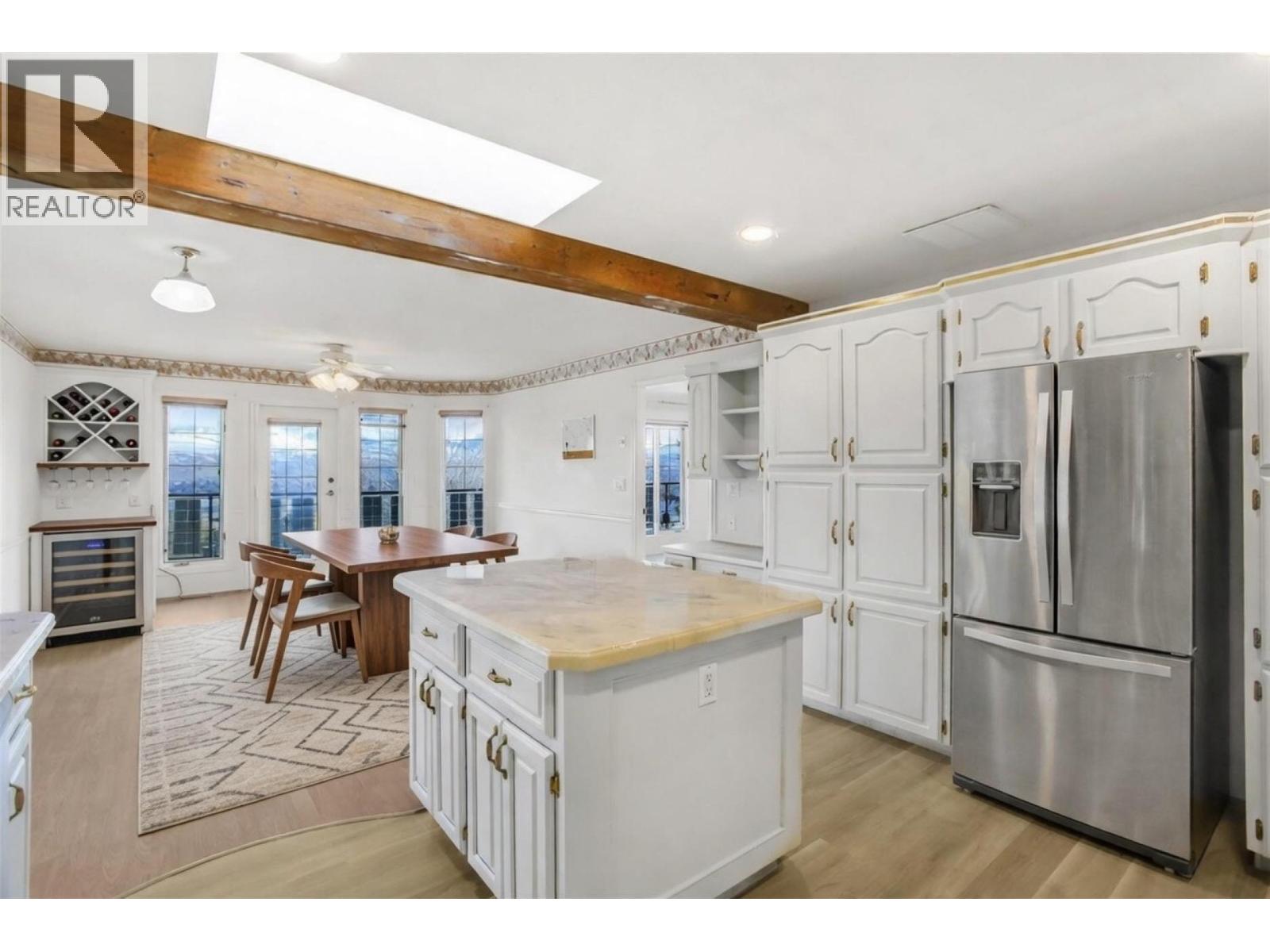 727 Cassiar Crescent Kelowna Photo 3